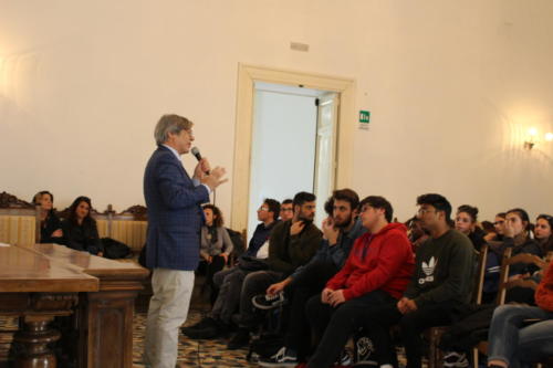 A lezione di "Chimica Cosmetica" - ISIS Elena di Savoia (27/3/2019)